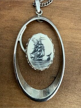 Vintage Faux Scrimshaw Silver-Tone Oval Pendant Necklace — White & Black
